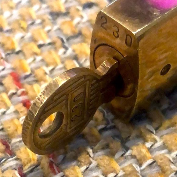 Vintage LV Louis Vuitton Padlock Lock & Key 230 - Picture 14 of 15